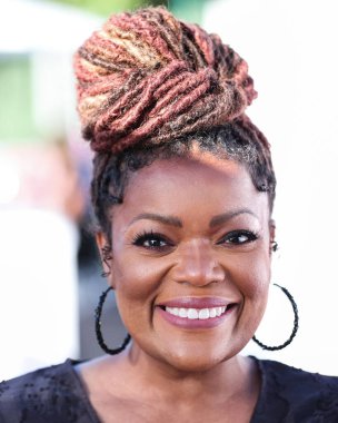 Amerikalı aktris Yvette Nicole Brown, 18 Haziran 2022 'de Los Angeles, Kaliforniya' da RJ 'nin yerinde düzenlenen HollyRod Vakfı' nın Özel Bakım 2022 Gala 'sına geldi.