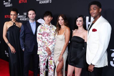 Britne Oldford, Jake Epstein, Justin H. Min, Genesis Rodriguez, Cazzie David ve Justin Cornwell Netflix 'in 17 Haziran 2022' de Beverly Hills 'deki Londra Batı Hollywood' da düzenlenen 'Umbrella Akademisi' nin dünya prömiyerine geldiler. 