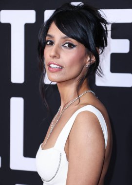 Galvan London giyen İngiliz aktris Ritu Arya, Netflix 'in 