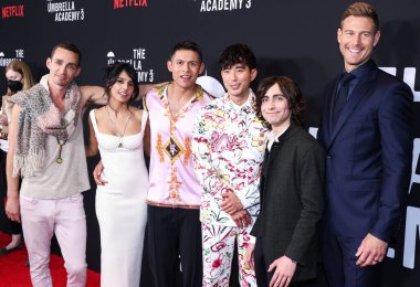Robert Sheehan, Ritu Arya, David Castaneda (David Castaneda), Justin H. Min, Aidan Gallagher ve Tom Hopper Netflix 'in 17 Haziran 2022' de Beverly Hills 'deki Londra Batı Hollywood' da düzenlenen 'Umbrella Akademisi' nin Dünya Premiere 'sine geldiler.  