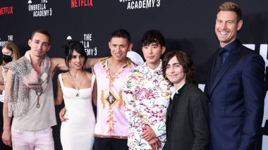 Robert Sheehan, Ritu Arya, David Castaneda (David Castaneda), Justin H. Min, Aidan Gallagher ve Tom Hopper Netflix 'in 17 Haziran 2022' de Beverly Hills 'deki Londra Batı Hollywood' da düzenlenen 'Umbrella Akademisi' nin Dünya Premiere 'sine geldiler. 