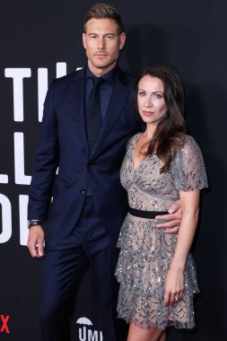 İngiliz aktör Tom Hopper ve eşi Laura Hopper Netflix 'in 