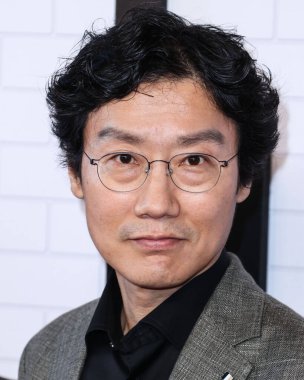 Güney Koreli film yönetmeni Hwang Dong-hyuk, Netflix 'in Los Angeles FYSEE özel etkinliğine 12 Haziran 2022' de ABD 'nin Los Angeles, Kaliforniya' daki Raleigh Stüdyolarında katıldı.. 