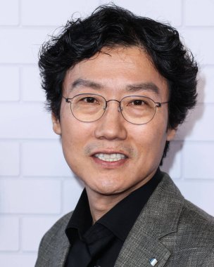 Güney Koreli film yönetmeni Hwang Dong-hyuk, Netflix 'in Los Angeles FYSEE özel etkinliğine 12 Haziran 2022' de ABD 'nin Los Angeles, Kaliforniya' daki Raleigh Stüdyolarında katıldı.. 