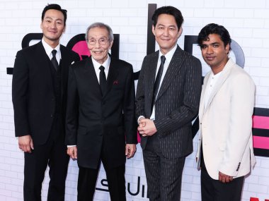 Park Hae-soo, O Yeong-su (Oh Young-soo), Lee Jung-jae ve Anupam Tripathi Netflix 'in Los Angeles FYSEE özel etkinliği için 12 Haziran 2022' de Los Angeles, Kaliforniya, ABD 'deki Raleigh Stüdyolarına geldiler.. 