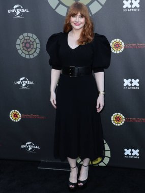 Amerikalı aktris Bryce Dallas Howard, 11 Haziran 2022 'de Universal Stüdyoları Backlot' ta düzenlenen Charlize Theron Africa Yardım Projesine (CTAOP) geldi.. 