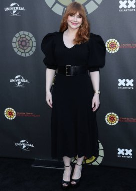 Amerikalı aktris Bryce Dallas Howard, 11 Haziran 2022 'de Universal Stüdyoları Backlot' ta düzenlenen Charlize Theron Africa Yardım Projesine (CTAOP) geldi.. 