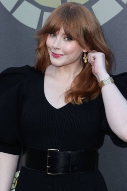 Amerikalı aktris Bryce Dallas Howard, 11 Haziran 2022 'de Universal Stüdyoları Backlot' ta düzenlenen Charlize Theron Africa Yardım Projesine (CTAOP) geldi.. 