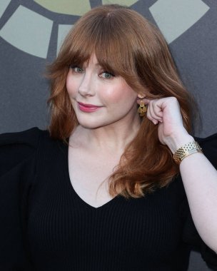 Amerikalı aktris Bryce Dallas Howard, 11 Haziran 2022 'de Universal Stüdyoları Backlot' ta düzenlenen Charlize Theron Africa Yardım Projesine (CTAOP) geldi.. 