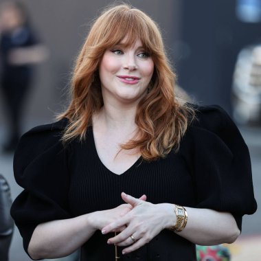 Amerikalı aktris Bryce Dallas Howard, 11 Haziran 2022 'de Universal Stüdyoları Backlot' ta düzenlenen Charlize Theron Africa Yardım Projesine (CTAOP) geldi.. 