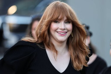 Amerikalı aktris Bryce Dallas Howard, 11 Haziran 2022 'de Universal Stüdyoları Backlot' ta düzenlenen Charlize Theron Africa Yardım Projesine (CTAOP) geldi.. 