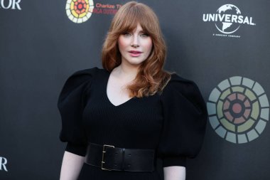 Amerikalı aktris Bryce Dallas Howard, 11 Haziran 2022 'de Universal Stüdyoları Backlot' ta düzenlenen Charlize Theron Africa Yardım Projesine (CTAOP) geldi.. 