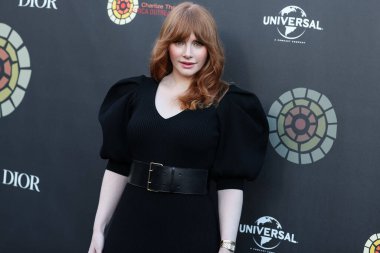 Amerikalı aktris Bryce Dallas Howard, 11 Haziran 2022 'de Universal Stüdyoları Backlot' ta düzenlenen Charlize Theron Africa Yardım Projesine (CTAOP) geldi.. 