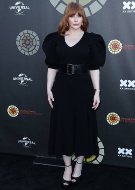 Amerikalı aktris Bryce Dallas Howard, 11 Haziran 2022 'de Universal Stüdyoları Backlot' ta düzenlenen Charlize Theron Africa Yardım Projesine (CTAOP) geldi.. 