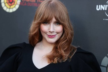 Amerikalı aktris Bryce Dallas Howard, 11 Haziran 2022 'de Universal Stüdyoları Backlot' ta düzenlenen Charlize Theron Africa Yardım Projesine (CTAOP) geldi.. 
