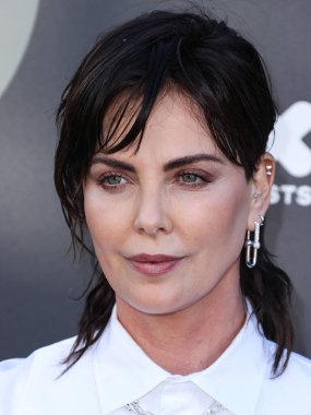 Güney Afrikalı-Amerikalı aktris Charlize Theron, 11 Haziran 2022 'de Universal Studios Backlot' ta düzenlenen Charlize Theron Afrika Sosyal Yardım Projesi 'ne (CTAOP) geldi.. 
