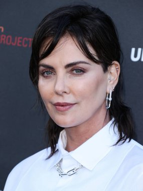 Güney Afrikalı-Amerikalı aktris Charlize Theron, 11 Haziran 2022 'de Universal Studios Backlot' ta düzenlenen Charlize Theron Afrika Sosyal Yardım Projesi 'ne (CTAOP) geldi.. 
