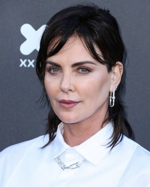 Güney Afrikalı-Amerikalı aktris Charlize Theron, 11 Haziran 2022 'de Universal Studios Backlot' ta düzenlenen Charlize Theron Afrika Sosyal Yardım Projesi 'ne (CTAOP) geldi.. 