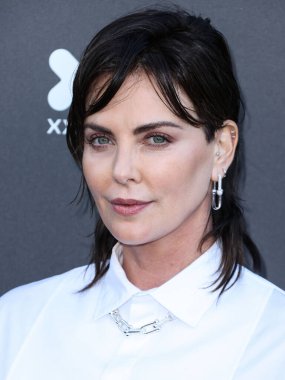 Güney Afrikalı-Amerikalı aktris Charlize Theron, 11 Haziran 2022 'de Universal Studios Backlot' ta düzenlenen Charlize Theron Afrika Sosyal Yardım Projesi 'ne (CTAOP) geldi.. 