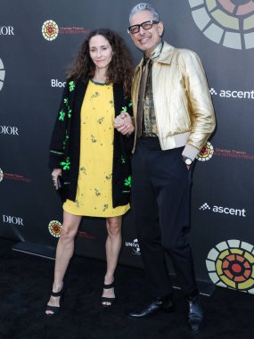 Kanadalı dansçı Emilie Livingston ve kocası / Amerikalı aktör Jeff Goldblum, 11 Haziran 2022 'de Universal Studios Backlot, Los Angeles, ABD' de düzenlenen Charlize Theron Africa Yardım Projesine (CTAOP) geldiler.