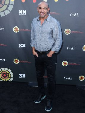 The Recording Academy 'nin CEO' su Harvey Mason Jr., 11 Haziran 2022 'de Universal Studios Backlot' ta düzenlenen Charlize Theron Africa Yardım Projesi 'ne (CTAOP) ulaşır..