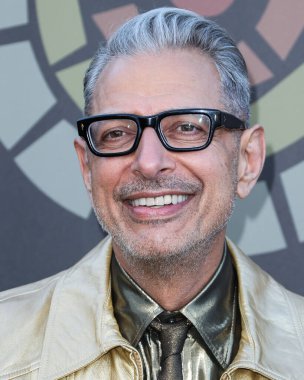 Amerikalı aktör Jeff Goldblum, 11 Haziran 2022 'de Universal Stüdyoları Backlot' ta düzenlenen Charlize Theron Africa Yardım Projesine (CTAOP) ulaştı.. 