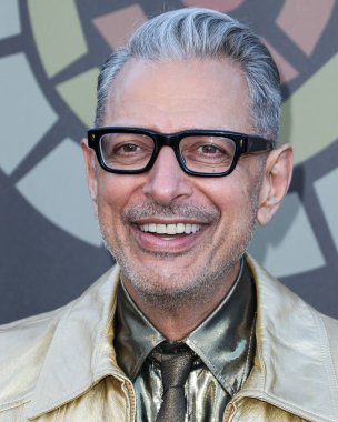 Amerikalı aktör Jeff Goldblum, 11 Haziran 2022 'de Universal Stüdyoları Backlot' ta düzenlenen Charlize Theron Africa Yardım Projesine (CTAOP) ulaştı.. 