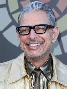 Amerikalı aktör Jeff Goldblum, 11 Haziran 2022 'de Universal Stüdyoları Backlot' ta düzenlenen Charlize Theron Africa Yardım Projesine (CTAOP) ulaştı.. 