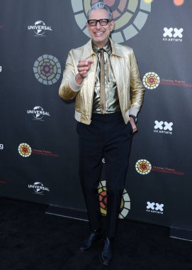 Amerikalı aktör Jeff Goldblum, 11 Haziran 2022 'de Universal Stüdyoları Backlot' ta düzenlenen Charlize Theron Africa Yardım Projesine (CTAOP) ulaştı.. 