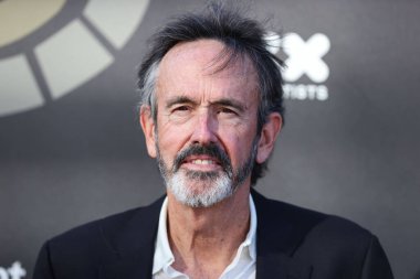 Film yapımcısı Patrick Crowley, 11 Haziran 2022 'de Universal Stüdyoları Backlot' ta düzenlenen Charlize Theron Africa Yardım Projesine (CTAOP) ulaştı..