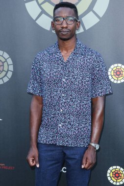 Amerikalı aktör Mamoudou Athie, 11 Haziran 2022 'de Universal Studios Backlot' ta düzenlenen Charlize Theron Africa Yardım Projesine (CTAOP) ulaştı..