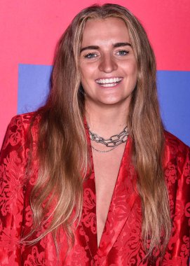 Avustralyalı şarkıcı G Flip (Georgia Claire Flipo), 11 Haziran 2022 'de Los Angeles Los Angeles' ta düzenlenen G 'Day AAA (Amerikan Avustralya Birliği) Sanat Galası 2022' ye gelir.. 