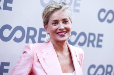 Amerikalı aktris Sharon Stone, 10 Haziran 2022 'de Hollywood Paladyumu' nda düzenlenen Sean Penn ve Ann Lee 'nin ev sahipliği yaptığı 2022 CORE Gala' sına gelir..