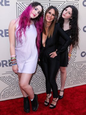 Amerikalı aktris Soleil Moon Frye ve kızları, Sean Penn 'in ev sahipliğini yaptığı 2022 CORE Gala' ya ve Ann Lee 'nin 10 Haziran 2022' de Hollywood Paladyumu 'nda, Hollywood, Los Angeles, Kaliforniya, ABD' de düzenlenen