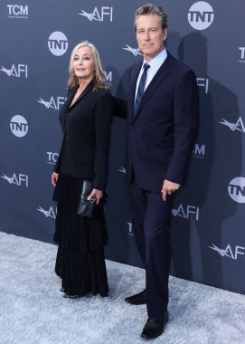 Amerikalı aktris Bo Derek ve Amerikalı aktör John Corbett, 9 Haziran 2022 'de Hollywood, Los Angeles, Kaliforniya, ABD' de düzenlenen Dolby Tiyatrosu 'nda düzenlenen 48. Yıllık AFI Yaşam Başarı Ödülüne geldiler..