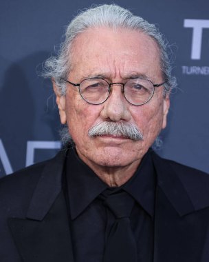 Amerikalı aktör Edward James Olmos, 9 Haziran 2022 'de Dolby Tiyatrosu' nda düzenlenen 48. AFI Yaşam Boyu Başarı Ödülüne ulaştı..