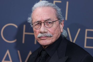 Amerikalı aktör Edward James Olmos, 9 Haziran 2022 'de Dolby Tiyatrosu' nda düzenlenen 48. AFI Yaşam Boyu Başarı Ödülüne ulaştı..