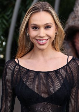 Amerikalı model Alexis Ren, 6 Haziran 2022 'de Hollywood, Los Angeles, Kaliforniya, ABD' de bulunan TCL Çin Tiyatrosu IMAX 'te düzenlenen Universal Pictures' ın 'Jurassic World Dominion' filminin Los Angeles galasına geldi..