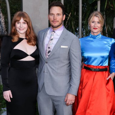 Aktörler Bryce Dallas Howard, Chris Pratt ve Laura Dern, 6 Haziran 2022 'de Hollywood, Los Angeles, Kaliforniya, ABD' de bulunan TCL Çin Tiyatrosu IMAX 'te düzenlenen Universal Pictures' Jurassic World Dominion 'un Los Angeles galasına geldiler..
