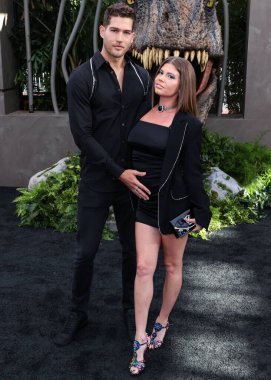 Dom Fenison ve kız arkadaşı / Amerikan TV kişisi ve rapçi Chanel West Coast, 6 Haziran 2022 'de Hollywood, Los Angeles, ABD' de bulunan TCL Çin Tiyatrosu IMAX 'te düzenlenen Universal Pictures' ın 'Jurassic World Dominion' adlı filminin Los Angeles Premiere 'sine geldiler..