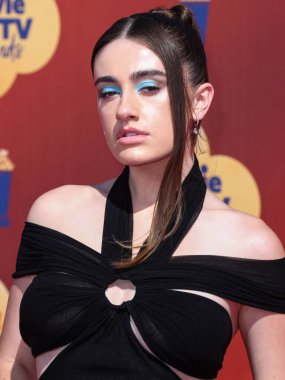 Amerikalı aktris Rachel Sennott, 5 Haziran 2022 'de Santa Monica, Los Angeles, Kaliforniya' da düzenlenen The Barker Hangar 'da düzenlenen 2022 MTV Film ve TV Ödülleri' ne geldi..