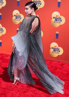 Amerikalı şarkıcı Sofia Carson, 5 Haziran 2022 'de The Barker Hangar' da düzenlenen 2022 MTV Film ve TV Ödülleri 'ne geldi.. 