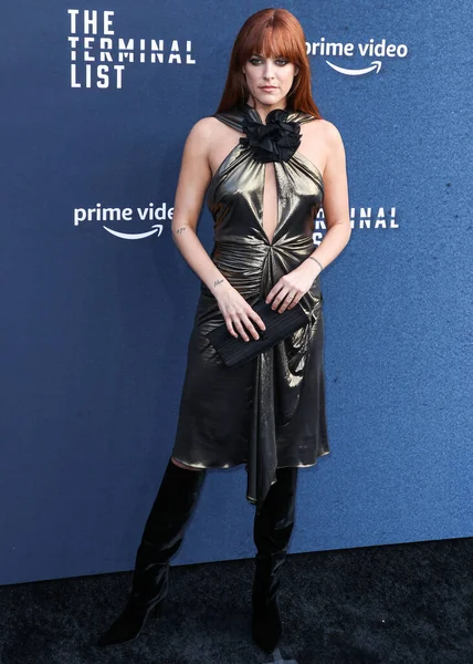 Die Amerikanische Schauspielerin Riley Keough Kommt Mit Ysl Zur Premiere — Stockfoto