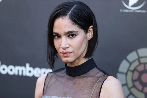 Algierska Aktorka Sofia Boutella Przybywa Charlize Theron Africa Outreach Project — Zdjęcie stockowe