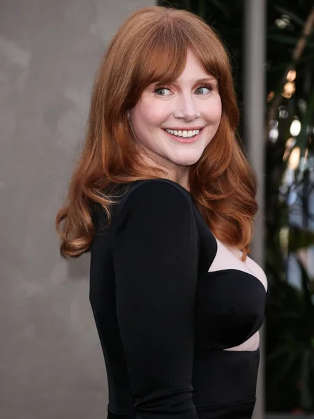 American Actress Bryce Dallas Howard Wearing Alex Perry Dress Arrives — Stock Photo, Image