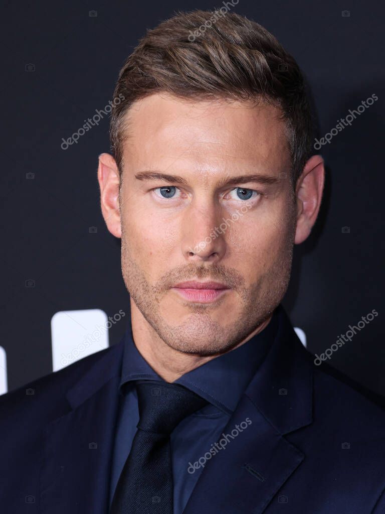 El actor inglés Tom Hopper llega al estreno mundial de la temporada 3