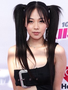 Güney Koreli şarkıcı ve söz yazarı BIBI (Kim Hyung-seo), 4 Haziran 2022 'de Carson, Los Angeles, Kaliforniya' da düzenlenen Wango Radyosu 'na katılmaktadır.. 