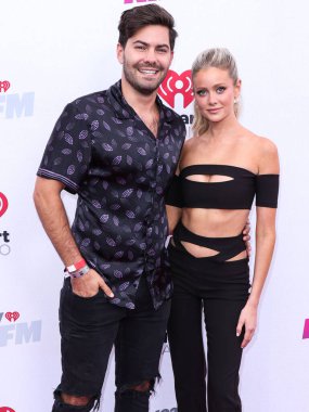 Dylan Barbour ve Hannah Godwin, 4 Haziran 2022 'de Carson, Los Angeles, Kaliforniya' da düzenlenen Wango Radyosu 'na katıldılar.. 