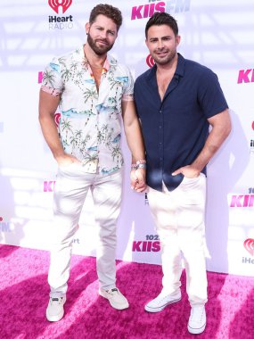 James Vaughan ve Jonathan Bennett, 4 Haziran 2022 'de Carson, Los Angeles, Kaliforniya' da düzenlenen Wango Radyosu 'na katıldılar.. 