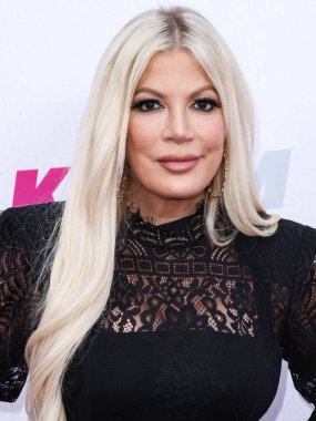 Amerikalı aktris Tori Spelling, 4 Haziran 2022 'de Carson, Los Angeles, Kaliforniya' da düzenlenen Wango Radyosu 2022 tarihli Onur Sağlık Spor Parkı 'na katılmaktadır.. 